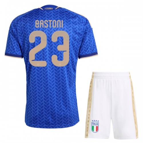 Camisola + Calções Itália Bastoni 23 Criança Equipamento 1ª Mundial 2026 Camisola + Calções Itália Bastoni 23 Criança Equipamento 1ª Mundial 2026