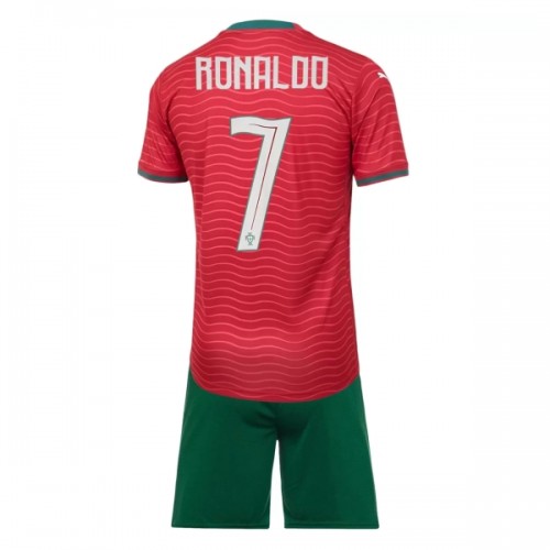 Camisola + Calções Portugal Ronaldo 7 Criança Equipamento 1ª Mundial 2026 Camisola + Calções Portugal Ronaldo 7 Criança Equipamento 1ª Mundial 2026