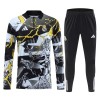 Real Madrid Marvel Homen Conjunto de Moletom de Treino Quarto-Zíper 2026-27 Preta Real Madrid Marvel Homen Conjunto de Moletom de Treino Quarto-Zíper 2026-27 Preta