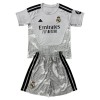 Camisola + Calções Guarda-Redes Real Madrid Criança 2026-27 Cinza Camisola + Calções Guarda-Redes Real Madrid Criança 2026-27 Cinza